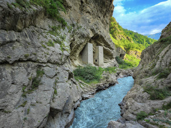 Ушкалойские башни близнецы 